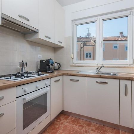Apartment Melarnian Near The Beach In Umago Exterior foto
