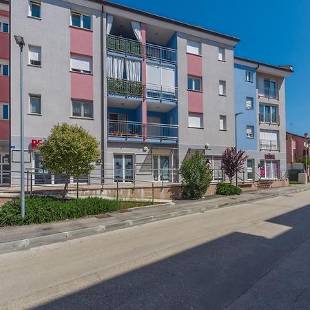Apartment Melarnian Near The Beach In Umago Exterior foto