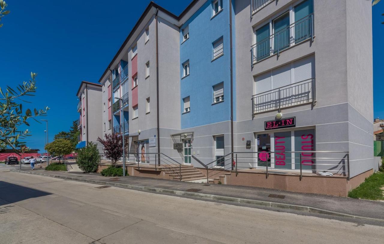 Apartment Melarnian Near The Beach In Umago Exterior foto