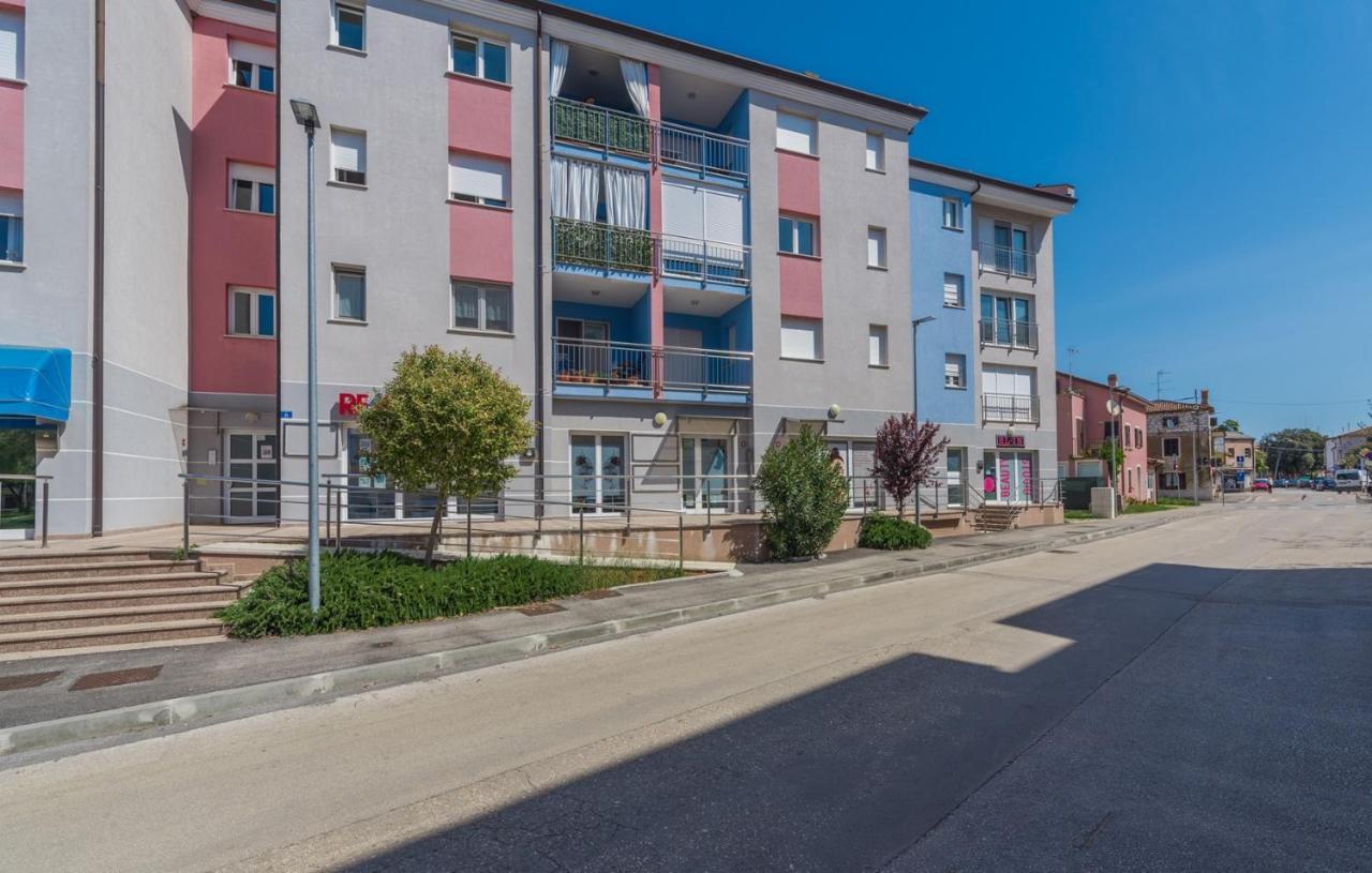 Apartment Melarnian Near The Beach In Umago Exterior foto